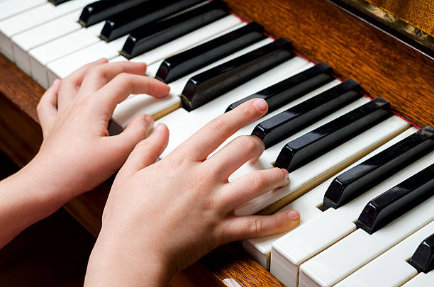 Piano teacher (Piano/Theory, ages 4+)
